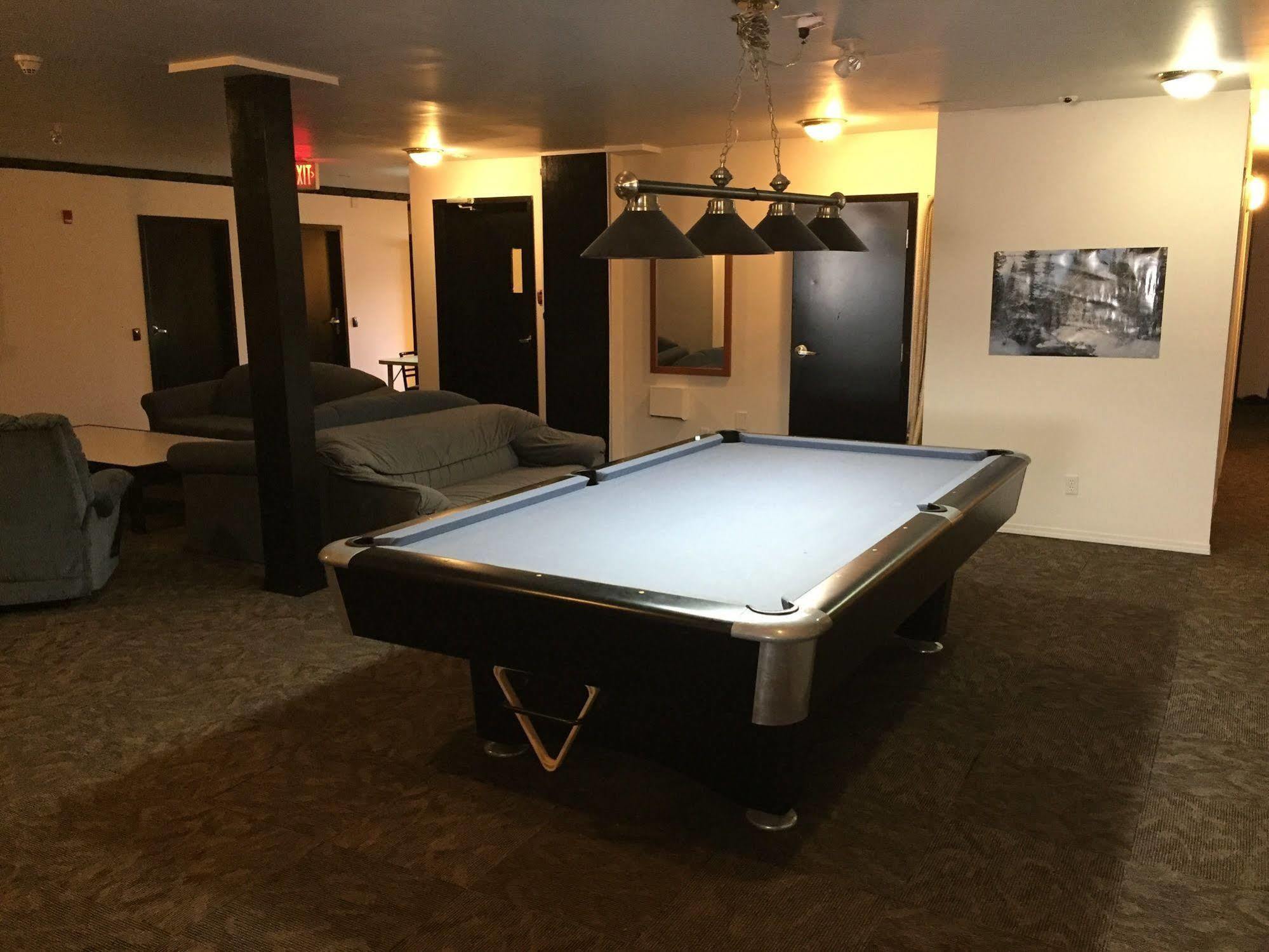 Invermere Hostel Buitenkant foto